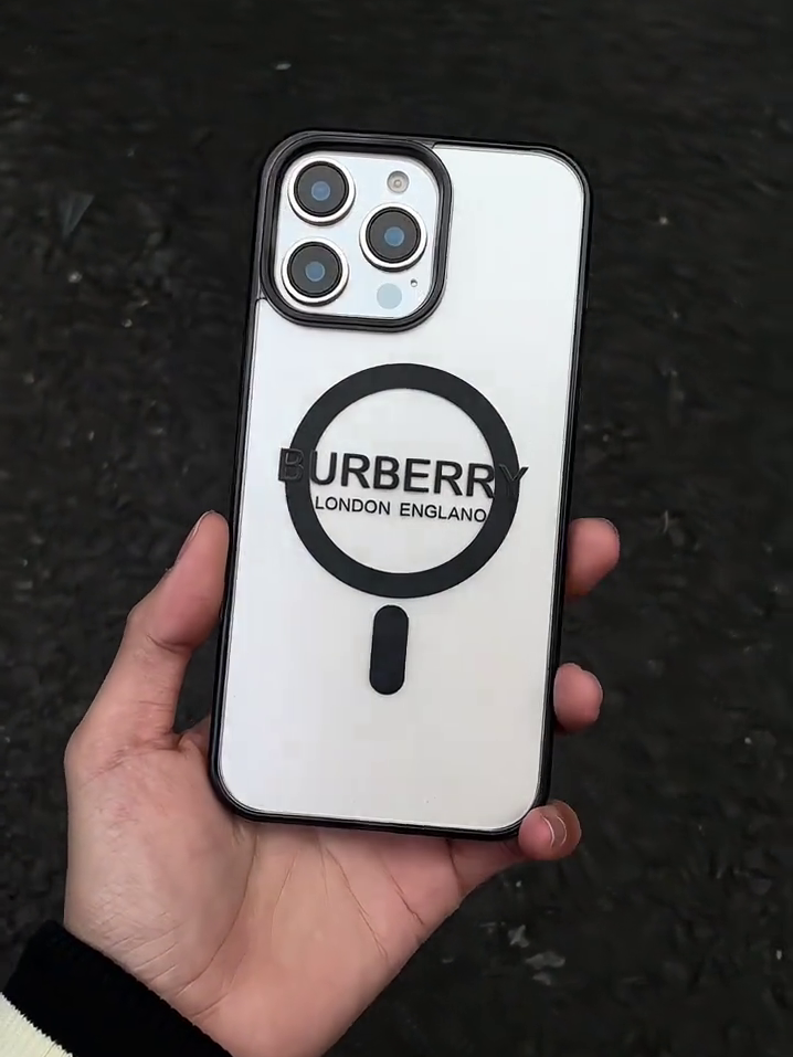 巴寶莉半透磨砂磁吸手機殼